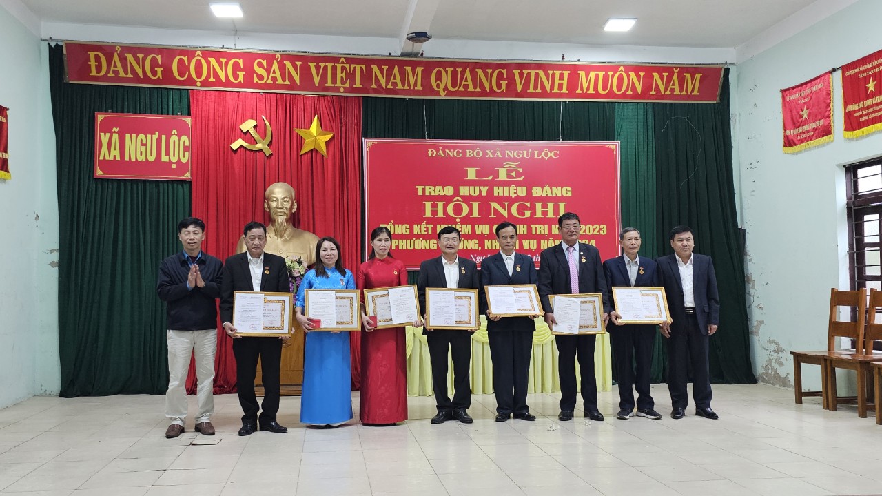 Đảng bộ Xã Ngư Lộc tổ chức Lễ trao tặng huy hiệu Đảng   và Tổng kết công tác đảng năm 2023, phương hướng, nhiệm vụ năm 2024